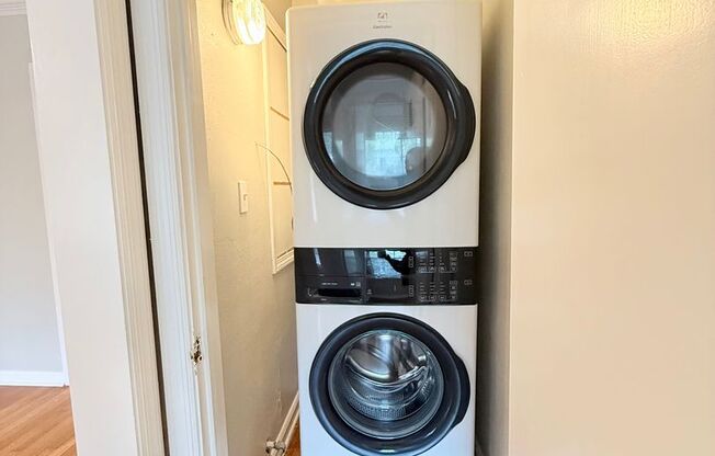 Charming Upstairs Ardsley Park Apartment!