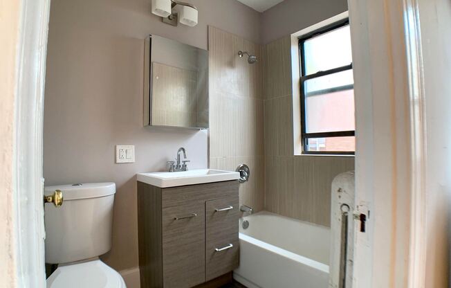 916 W. Diversey Pkwy