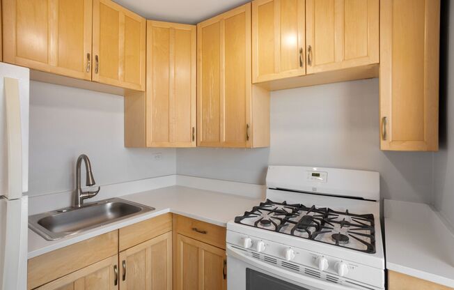 Studio, 1 bath, 405 sqft, $1,675, Unit 806
