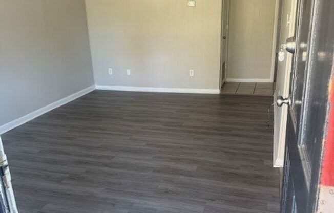 1 bed, 1 bath, 645 sqft, $645, Unit South - Unit 129