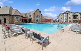 swimming pool at Red Hawk Ranch apartments