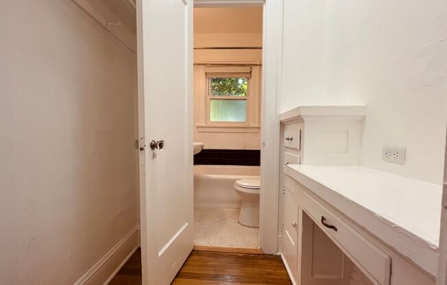 Studio, 1 bath, 310 sqft, $1,299, Unit 204