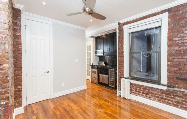 2 beds, 1 bath, $5,295, Unit 4F