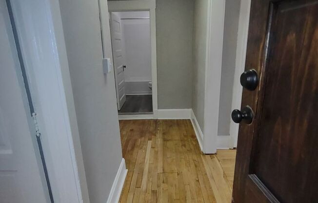 2 beds, 1 bath, 639 sqft, $1,200, Unit 060