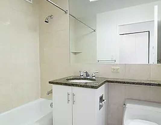 2 beds, 2 baths, $5,500, Unit 5G