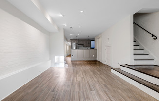 545 11 ST SE