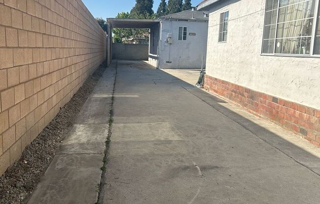 Charming 2-Bedroom Home for Rent in Lakewood