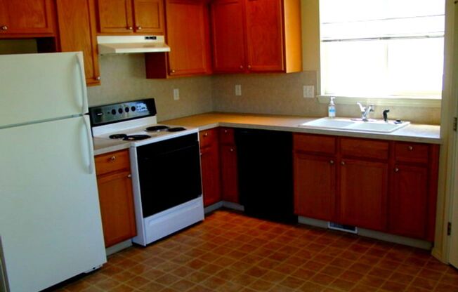 Beautiful 2-Story Row Home! Lawn Maintained!