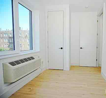 22 E 212 ST