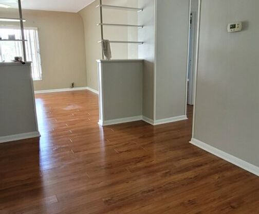 2 beds, 1 bath, $1,300