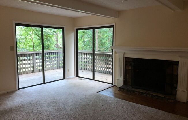 195 Woodstone Dr. // Move in October!