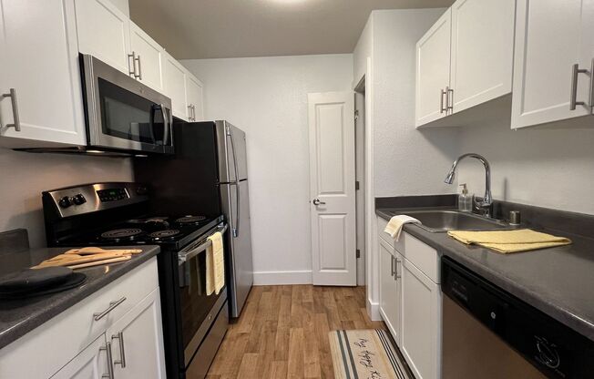 2 beds, 1 bath, 758 sqft, $1,495, Unit 29