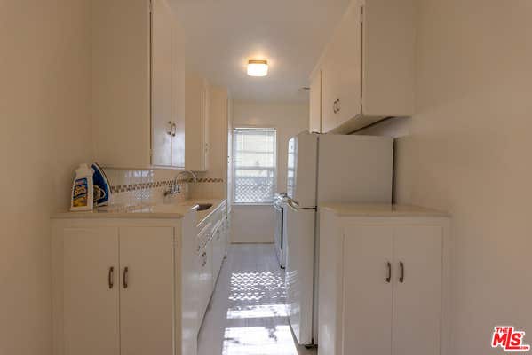 1940 S ROBERTSON BLVD