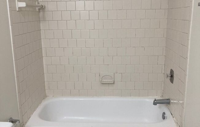 2 beds, 1.5 baths, 1,000 sqft, $1,549, Unit 15C