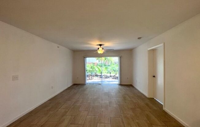 2BD/2BA Dual Masters Condo w/ Lake Views!