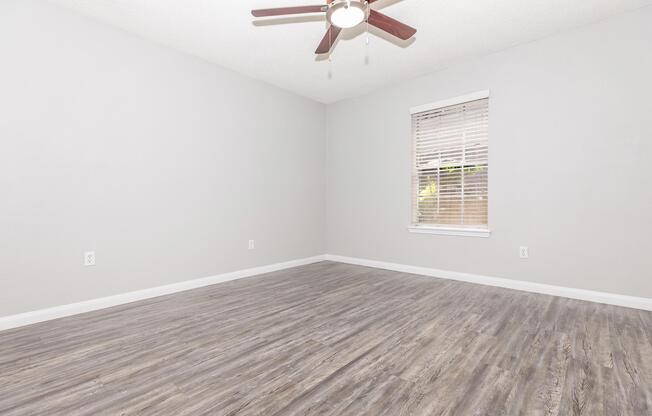 2 beds, 1 bath, 1,010 sqft, $1,205