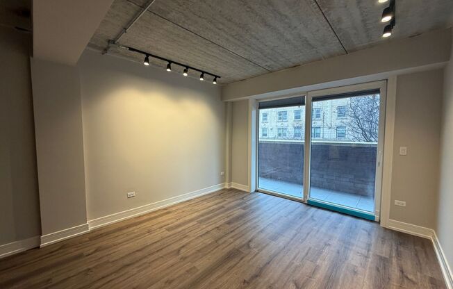 1 bed, 1 bath, 681 sqft, $2,425, Unit 952-303