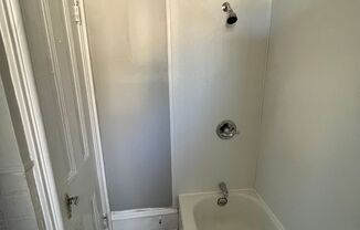 Studio, 1 bath, $1,095, Unit Apt 2 Front