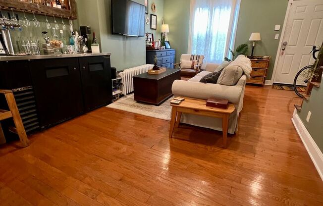 Stunning 3-Bedroom Townhome in Harrowgate! Available NOW!