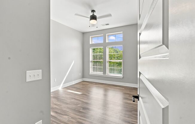 2 beds, 2 baths, 1,140 sqft, $1,715, Unit 400
