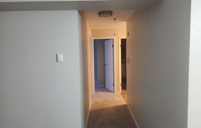 2 beds, 1 bath, 813 sqft, $1,725, Unit C-105