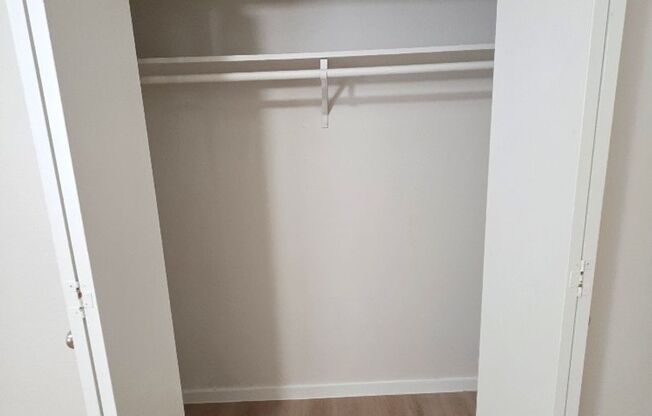 1 bed, 1 bath, 700 sqft, $999, Unit ELP2202-142