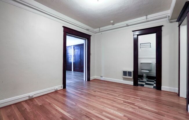 1 bed, 1 bath, 860 sqft, $1,700, Unit 01