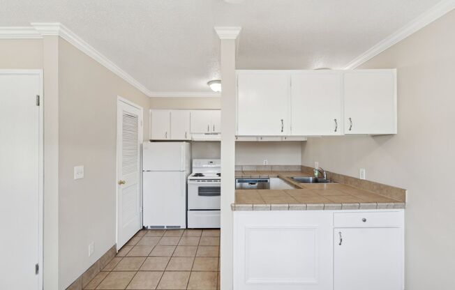 2 beds, 1 bath, 898 sqft, $1,495, Unit 07