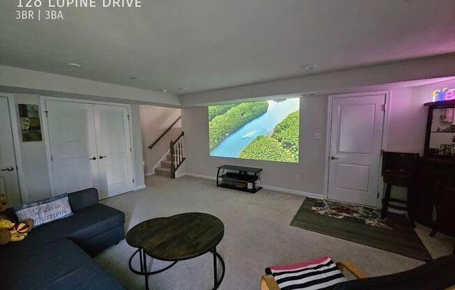 128 LUPINE DR