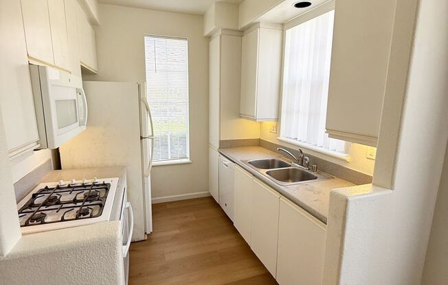 2 Bed/2 Bath Condo in Martinique Complex - Carmel Valley