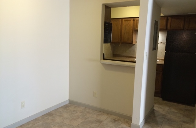 1 bed, 1 bath, 615 sqft, $800, Unit D10