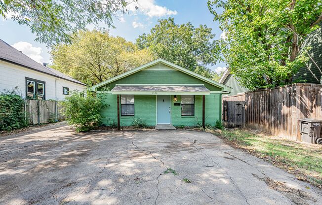Super cute 2 bedroom 1 bath duplex
