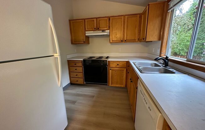 1413 SW 178th Avenue - Trendy Tri-Level!