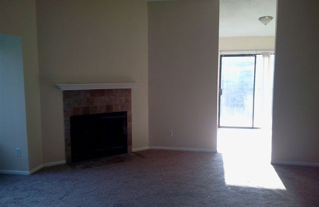 3 beds, 2 baths, $2,300, Unit 1 Car Attached Garage North Side