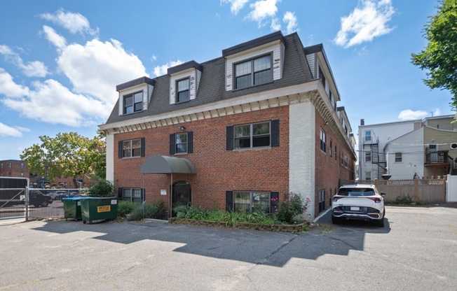 191 193 BUNKER HL ST