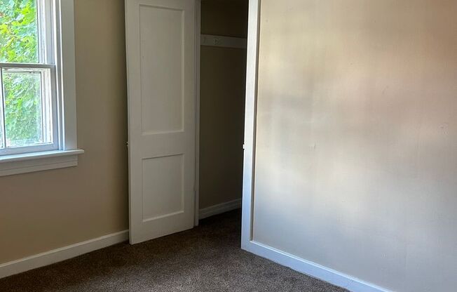 2 beds, 1 bath, $1,100