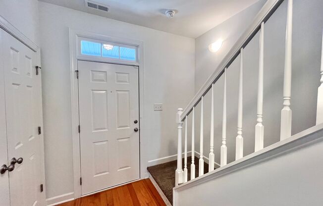 Charming 3BD, 2.5BA End Unit Raleigh Townhome with a Patio and Fenced Yard in an HOA Community, with Easy Access to I-540