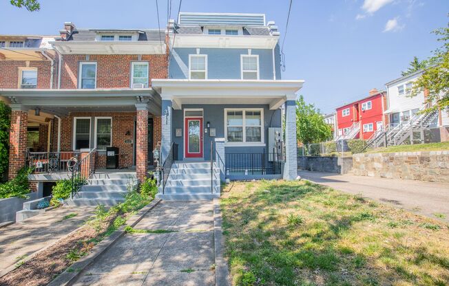 Newly Renovated 3 BR/2.5 BA EOG Townhome in Brightwood Park!