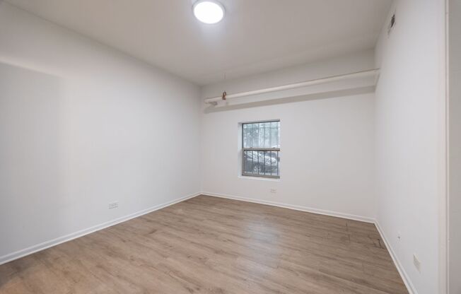 2 beds, 1 bath, $1,895, Unit 101