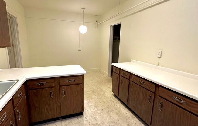 Calhoun Beach Apartments