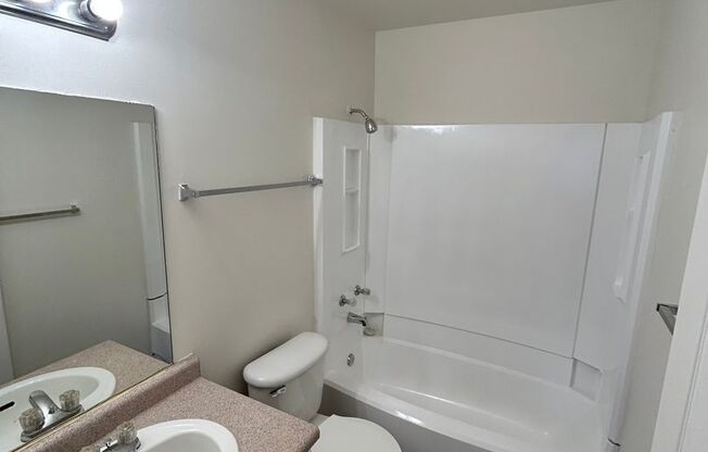 1 bed, 1 bath, 430 sqft, $895, Unit 1-32