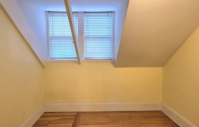 3 beds, 1.5 baths, 1,300 sqft, $3,300, Unit 2