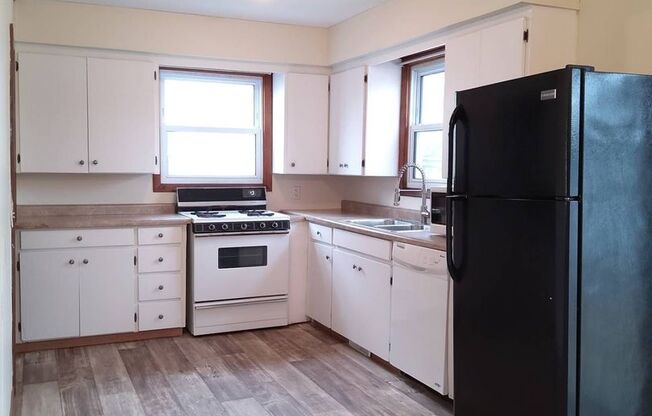 2 beds, 1 bath, $995