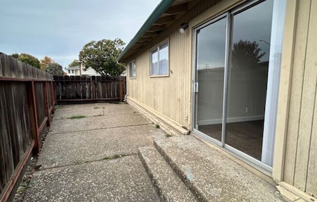 3 beds, 2 baths, $3,400