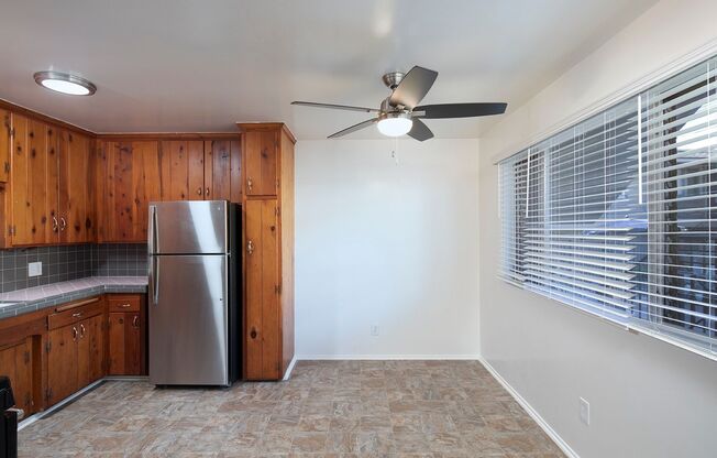 *OPEN HOUSE: 11/14 3-6PM* Beautiful 2 Br in College Area w/ Parking