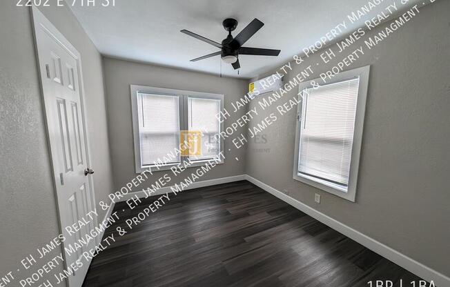 2202 E 7 ST