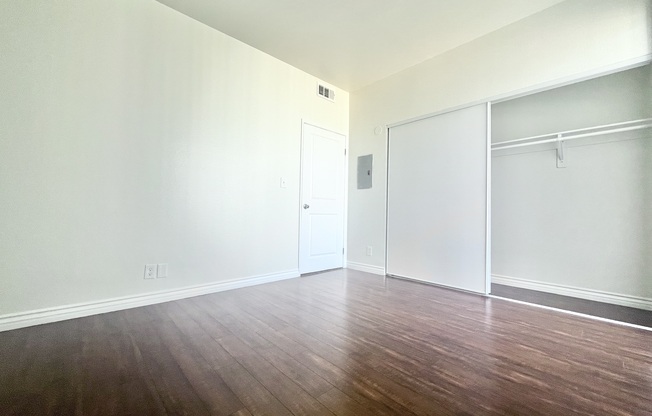 947 N SERRANO AVE