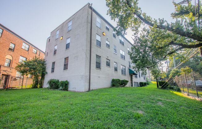 Lovely 2 BR/2 BA Condo in Marshall Heights!