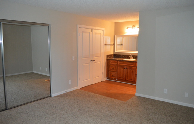 1 bed, 1 bath, 738 sqft, $2,113, Unit H10