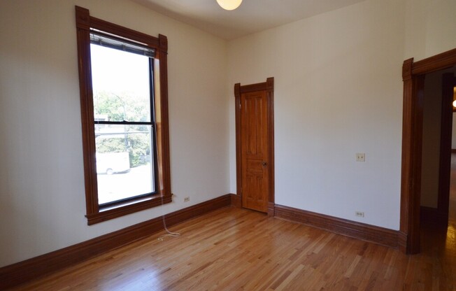 2058 N CLEVELAND